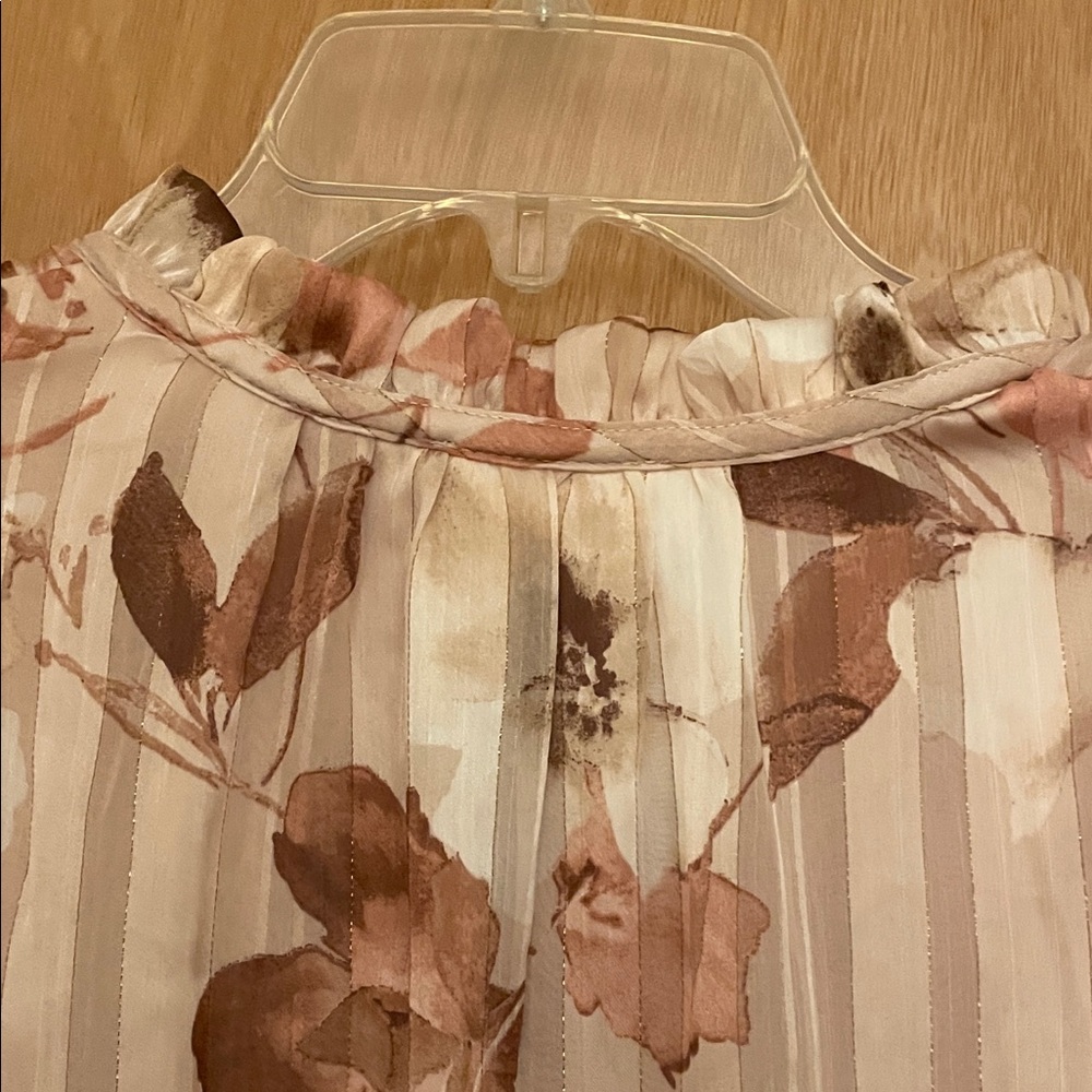 Elegant Floral Ruffle Blouse - Picture 7 of 9